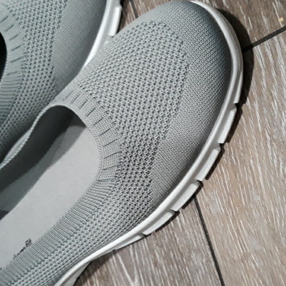 Freedom Fit grey mesh loafers. Mint condition. 9 wide - Picture 2 of 11